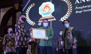 Ridwan Kamil Ungguli Ganjar dan Anies, Jabar Peringkat Tertinggi Anugerah Meritokrasi Nasional Ridwan Kamil Ungguli Ganjar dan Anies, Jabar Peringkat Tertinggi Anugerah Meritokrasi Nasional