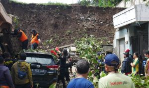 Dua Rumah di Kabupaten Bandung Barat Tertimpa Longsor