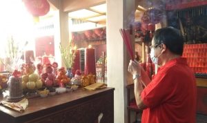 Tidak Ada Kerumunan, Suasana Imlek 2572 di Vihara Dharma Ramsi Tetap Khusyuk