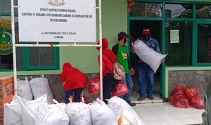 Relawan di Kabupaten Bandung Barat Sumbang Logistik untuk Korban Banjir Subang