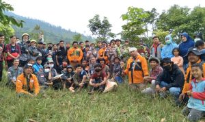 Peringati Hari Peduli Sampah Nasional, Gabungan Komunitas Pecinta Alam Cimanggung Lakukan Penanaman Pohon