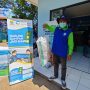 Petugas saat menimbang sampah di Bank Resik Sampah di Babakan Sari, Kiaracondong, Kota Bandung. (Ayu/Jabar Ekspres)
