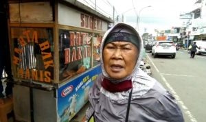 Sejumlah PKL Lembang Keluhkan Kebijakan Pemerintah yang Batasi Waktu Cari Nafkah