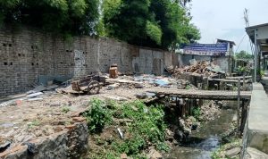 Ingin Dibangun Kolam Retensi, Puluhan Rumah di Kel. Antapani Kidul Ditertibkan