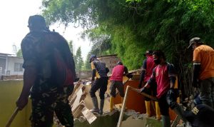 Pembongkaran Rumah Di Bantaran Kali Cibodas Tuai Penolakan Warga, Camat Antapani: Kami Sebenarnya Tawarkan Solusi Pembongkaran Rumah Di Bantaran Kali Cibodas Tuai Penolakan Warga, Camat Antapani: Kami Sebenarnya Tawarkan Solusi