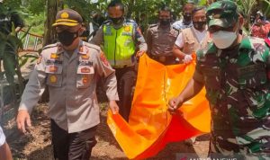 Jasad Bayi Laki-Laki Ditemukan di Pinggir Sungai Cimanuk, Polisi Lakukan Olah TKP