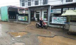 Jalan Rusak Bikin Warga Selatan KBB Geram, PUPR Berdalih Perbaikan Tunggu Dana Pinjaman