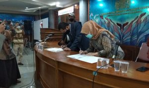 KADIN Kota Bandung dan SMKN 3 Bandung Tanda Tangani MOU Program "SMK Sahabat UMKM" KADIN Kota Bandung dan SMKN 3 Bandung Tanda Tangani MOU Program "SMK Sahabat UMKM"
