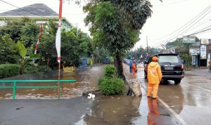 Kali Krukut Meluap, Warga Prediksi Bakal Terjadi Banjir