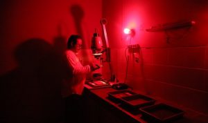 FISS UNPAS Memiliki Lab Kamar Gelap, Apa Itu Kamar Gelap? FISS UNPAS Memiliki Lab Kamar Gelap, Apa Itu Kamar Gelap?
