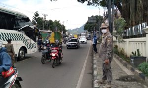 Kasi Opdal Kecamatan Jatinangor Mengimbau Pengguna Jalan Patuhi Prokes