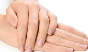 3 Alasan Kuku Sering Patah 3 Alasan Kuku Sering Patah