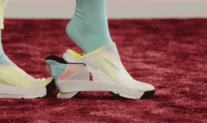 Canggih! Nike Siap Rilis Sepatu Hands-free