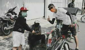 Bantu Pekerja Jalanan, Orangbike Messenger Gelar Program ‘Sahabat Bike Berbagi’