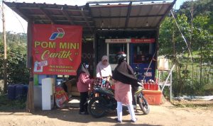 Bantuan Pemerintah Tak Terealisasi, Pemilik Pom Mini Sediakan Lampu Penerang Jalan Sendiri