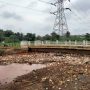 Pendangkalan Sungai dan Tumpukan Sampah di Jembatan Pasir Putih Jadi Masalah Kronis