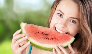 Ilustrasi Semangka buah segar untuk Kesehatan jantung dan Kulit