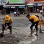 Pemeliharaan jalan berlubang di Jl. Cipatik, Soreang. Foto: Kharismanda, Jabar Ekspres