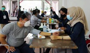 Kejar Target Vaksinasi Nakes, Wagub Klaim 80 Ribu Petugas Sudah Disuntik