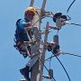 Gangguan Listrik yang sedang ditangani oleh petugas PLN