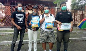 Feed Not Bomb Cimahi Lakukan Street Feeding Bersama Aksi Cepat Tanggap (ACT) Cimahi