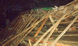 Akibat Angin Puting Beliung di Desa Ciharalang, Akses Jalan Menuju Pasir Bogor Belum Bisa Dilewati