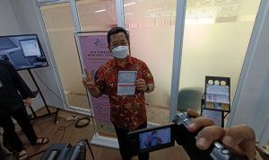 Meski Telah Jalani Vaksinasi, Ema Sumarna Positif Covid-19 