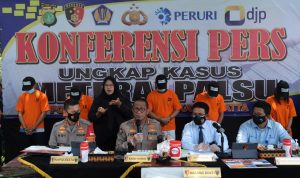 Meterai Palsu Rugikan Negara 37 Miliar