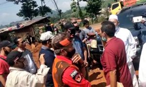Puluhan Massa Datangi Aktivitas Galian Cibuntu Sumedang, Ketua RW Bilang Mereka Bukan Warga Asli
