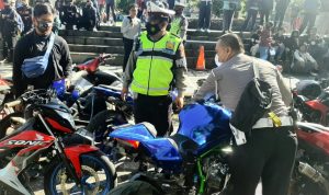 Naik Motor Dilarang Pakai Sandal Jepit Oleh Polri, Ternyata Bisa Cegah 3 Resiko