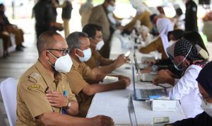 Para Akademisi di Bandung Ikuti Vaksinansi Covid-19 Para Akademisi di Bandung Ikuti Vaksinansi Covid-19