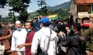 Dugaan Tak Ada Izin Pemerintah, Aktivitas Galian di Desa Mekarbakti Digeruduk Warga Dugaan Tak Ada Izin Pemerintah, Aktivitas Galian di Desa Mekarbakti Digeruduk Warga