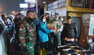 Dilanda Banjir Setinggi 2 Meter, Kades Cipacing Terjun Langsung Berikan Bantuan