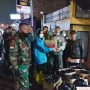 Dilanda Banjir Setinggi 2 Meter, Kades Cipacing Terjun Langsung Berikan Bantuan