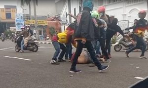 Cerita Istri yang Suaminya Diinjak-injak Geng Motor di BAT: Saya Ambil Pisau, Pergi, Pergi