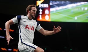 SELEBRASI: Penyerang Tottenham Hotspur sewaktu merayakan kegembiraan seusai membobol gawang lawan. (@SpursOfficial/Twitter)
