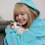 Lihat Kedekatan Lisa BLACKPINK dan Lima Kucingnya Saat Wawancara, Gemas