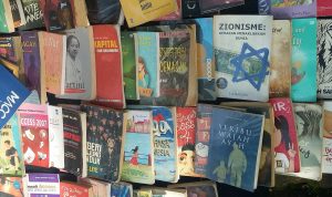 Membangun Semangat Literasi, Pegiat Literasi Cimahi Buka Lapak Perpustakaan Kembali Membangun Semangat Literasi, Pegiat Literasi Cimahi Buka Lapak Perpustakaan Kembali