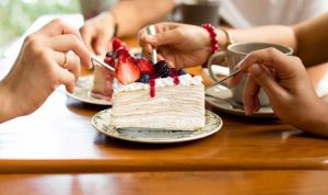 5 Makanan Enak Ini Justru Picu Sakit Kepala 5 Makanan Enak Ini Justru Picu Sakit Kepala