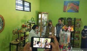 Mensos Risma Rencanakan Balai Layanan Sosial untuk Warga Bekasi Mensos Risma Rencanakan Balai Layanan Sosial untuk Warga Bekasi