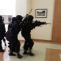 Pasukan Galuh Kostard Adu Tembak Selamatkan Sandera di Kantor Bupati