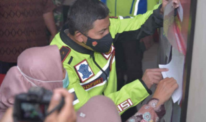 Berisiko Tularkan Covid-19, Kapolda Jabar Minta Petugas untuk Tindak Tegas Warga yang Tolak Isolasi