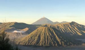 Kangen Hiking? Ini Jadwal Pendakian Gunung Semeru yang Sudah Buka Kembali