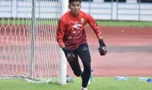 Enggan Pikirkan Kekuatan Lawan, Begini Kata Kiper Persib Teja Paku Alam