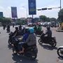 Naik Motor Pakai Sandal Jepit Kini Jadi Perhatian Polisi, Bakal Ditilang?