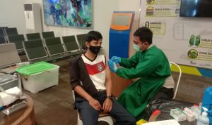 Vaksinasi tahap II di Bandara Husein Sastranegara Kembali Dilaksanakan Guna Beri Kenyamanan Pada Pengguna Maskapai Penerbangan Vaksinasi tahap II di Bandara Husein Sastranegara Kembali Dilaksanakan Guna Beri Kenyamanan Pada Pengguna Maskapai Penerbangan