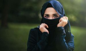4 Tips Rawat Rambut untuk Perempuan Berhijab