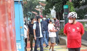 Teras Cihampelas Kembali Diaktivasi, PKL Mulai Lakukan Pembenahan Wakil Wali Kota Bandung Yana Mulyana melakukan pemantauan terkait reaktivasi, di Teras Cihampelas, Pada Rabu (10/3).