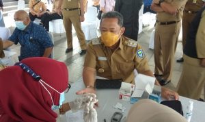 Wakil Walikota Bandung Yana Mulyana Melakukan Vaksinasi di Balai Kota Hari Ini
