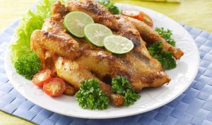 Anda Suka Ayam Goreng? Begini Tips Memasak Ayam yang Menyehatkan